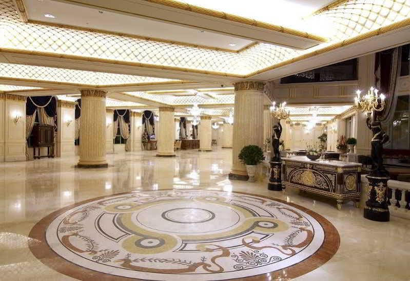 فندق لو ميدي لوغو المظهر الخارجي الصورة